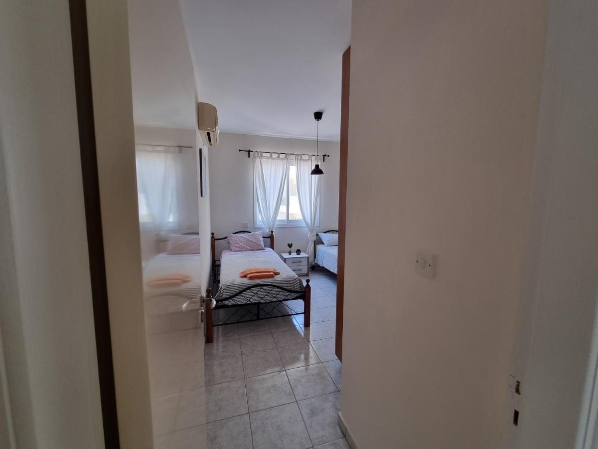 Ancient Paphos - Cozy Place Next To The Sea, Marina, Historical Sites, Buses, Mall, And Market Extérieur photo