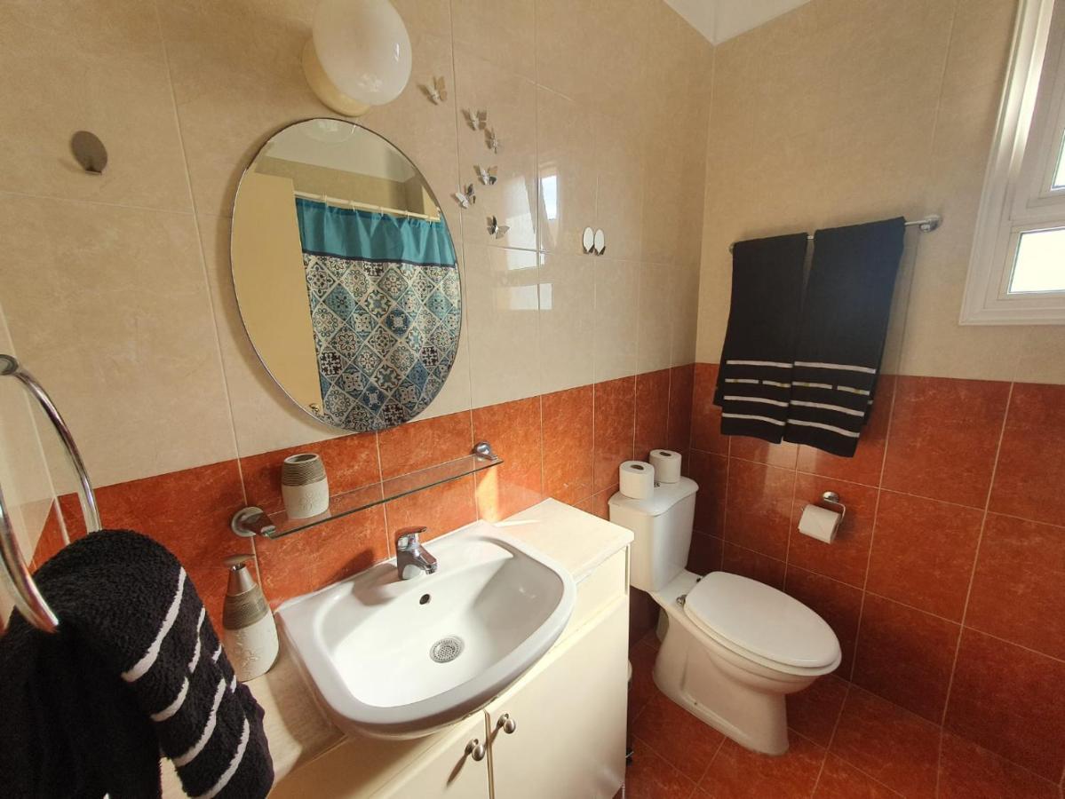 Ancient Paphos - Cozy Place Next To The Sea, Marina, Historical Sites, Buses, Mall, And Market Extérieur photo